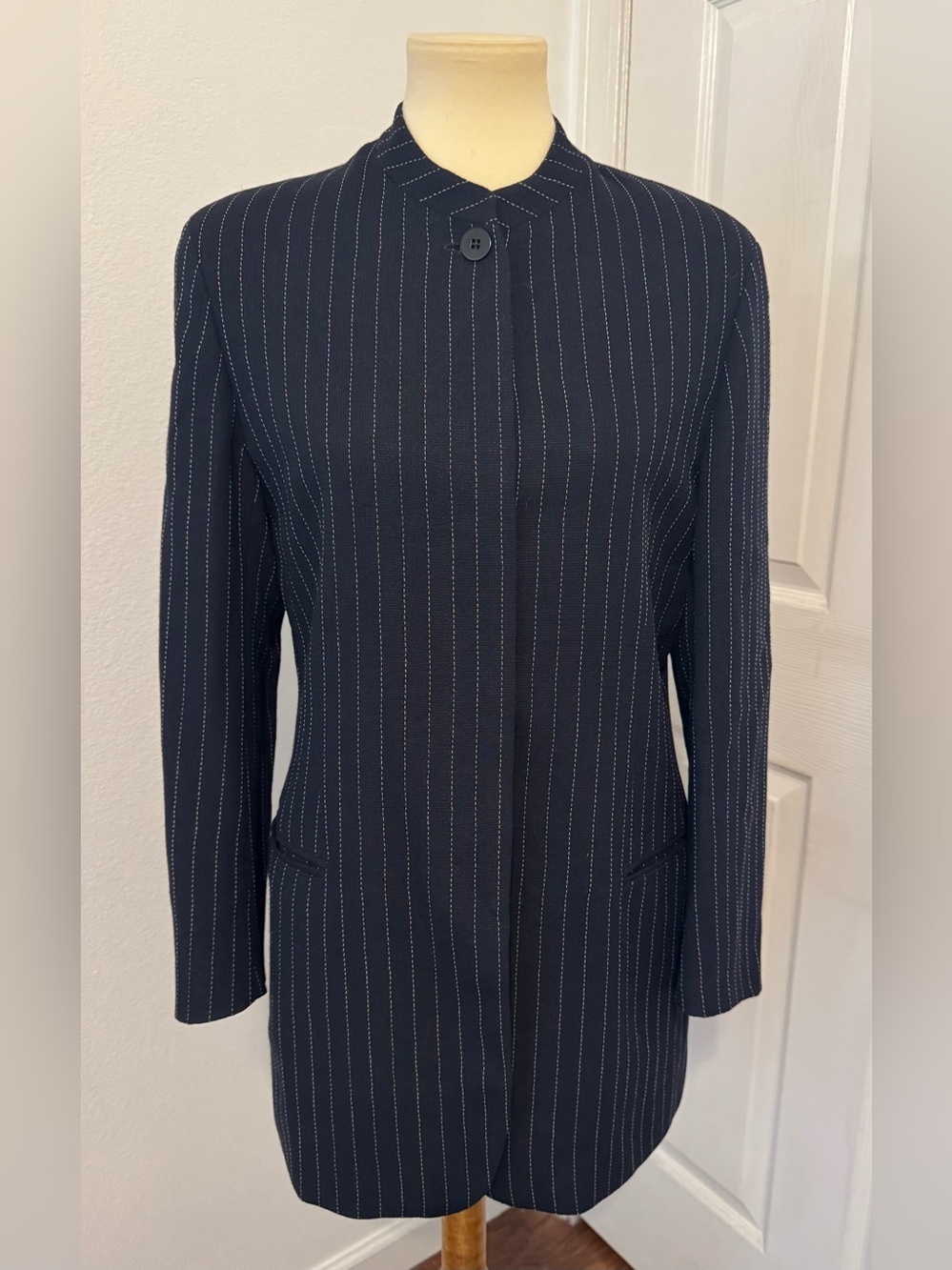 Armani Collezioni Navy PinStripe Collarless Italian 100% Wool Blazer Luxury US 6